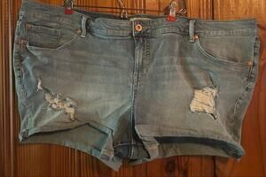 Torrid Women’s High Rise Distressed denim/jean shorts lace 3’’ plus size 28
